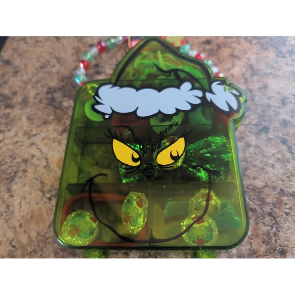 The Grinch Girls Hair Accessory Set Plastic Case Clips Elastics Bow HER Green